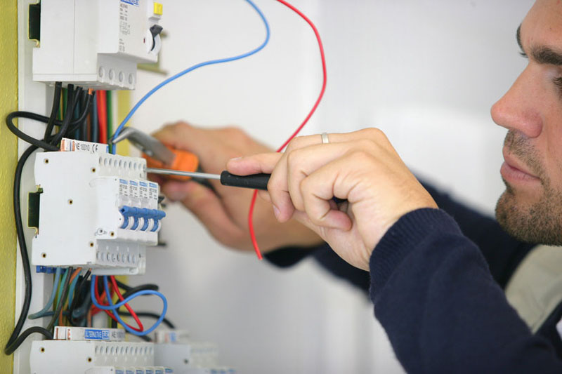 SOS Electrique à votre écoute